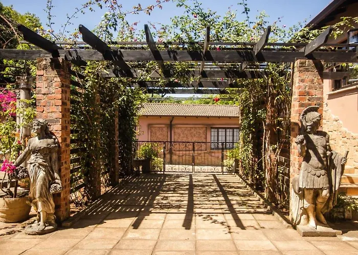 La Casa Nostra Villa Rose Garden Amore